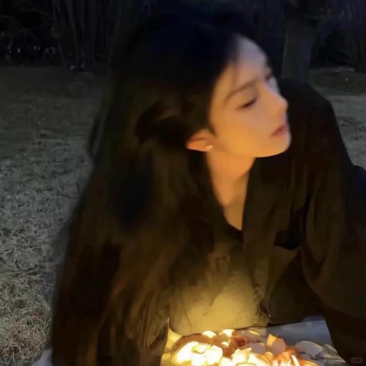漂亮好看的感性成熟真人女生头像_3