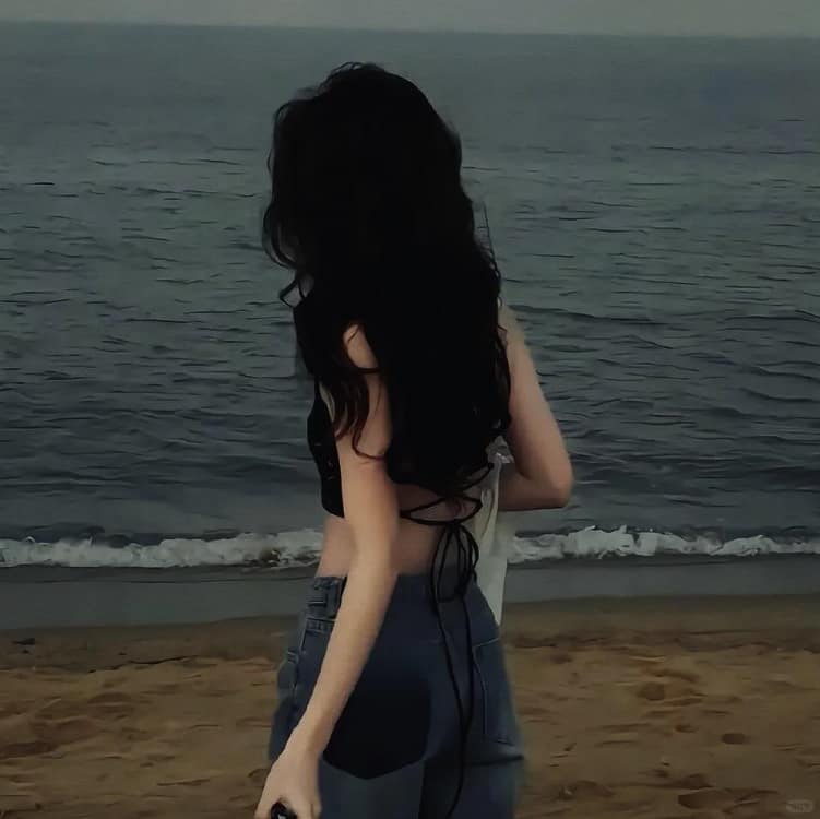 漂亮好看的感性成熟真人女生头像_5