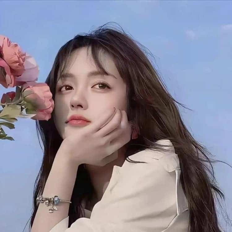 漂亮好看的感性成熟真人女生头像_9