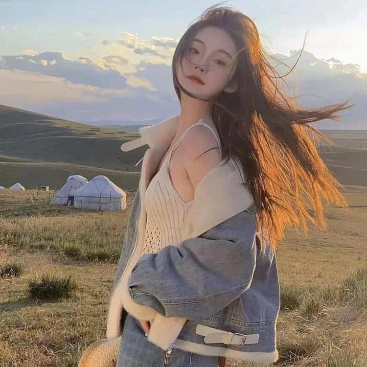 漂亮好看的感性成熟真人女生头像_12