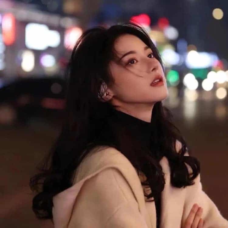 漂亮好看的感性成熟真人女生头像_18