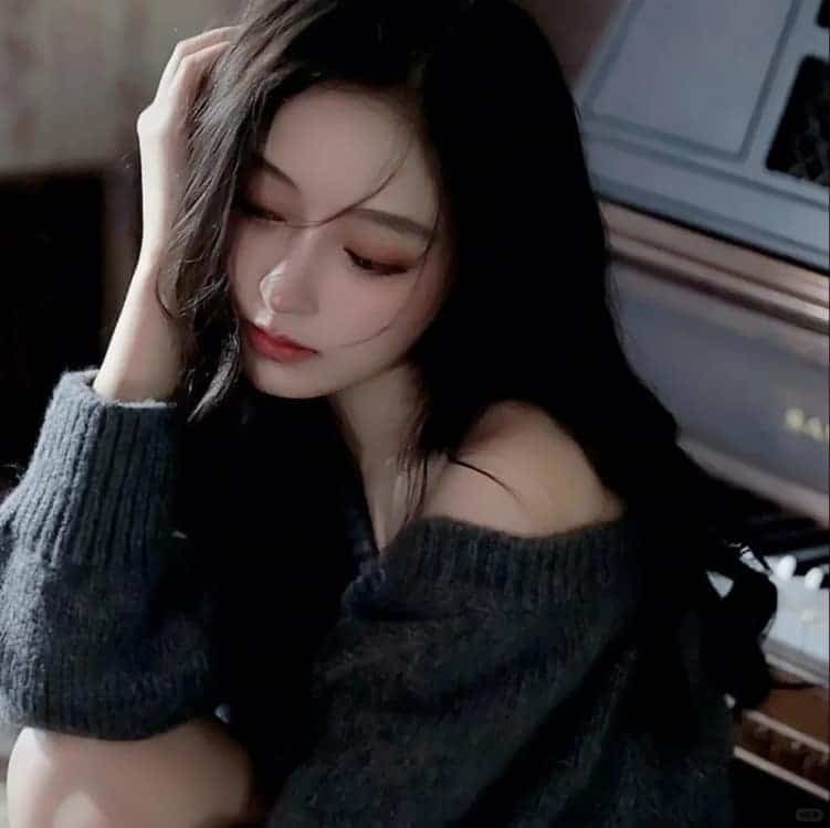 漂亮好看的感性成熟真人女生头像_19