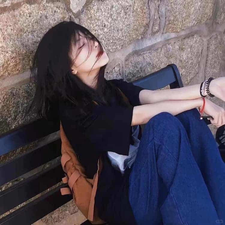 漂亮好看的感性成熟真人女生头像_21