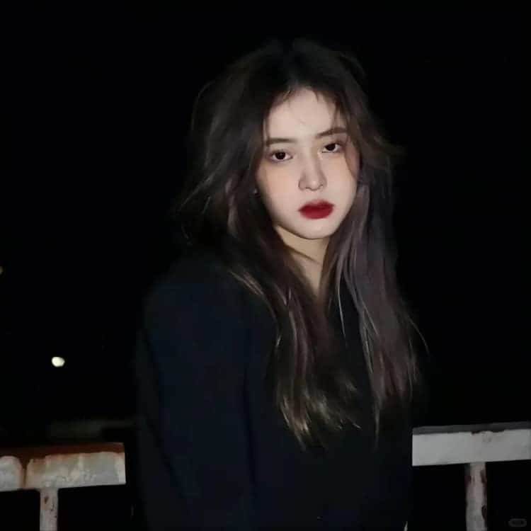 漂亮好看的感性成熟真人女生头像_26