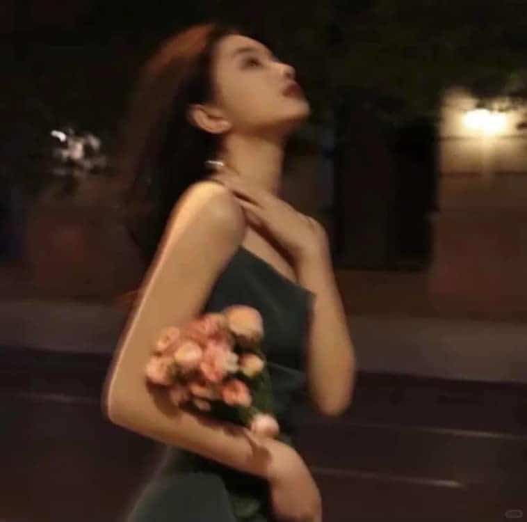 漂亮好看的感性成熟真人女生头像_27