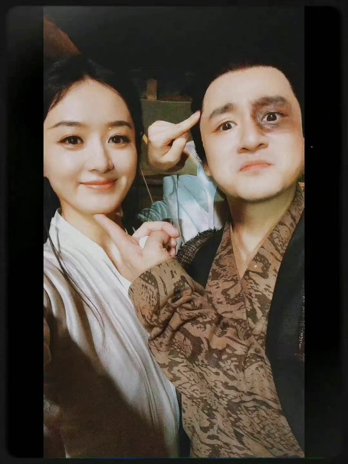 赵丽颖黄澄澄对手戏搞怪合照_1