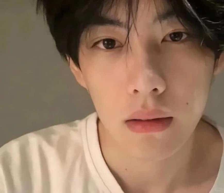让人有聊天欲望的纯欲真人男生头像_2