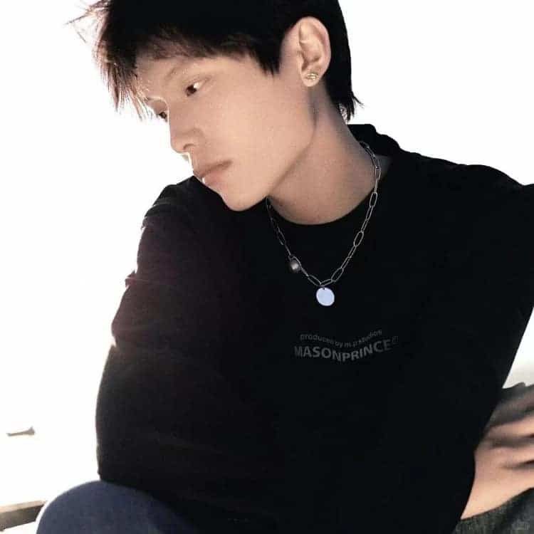 让人有聊天欲望的纯欲真人男生头像_6