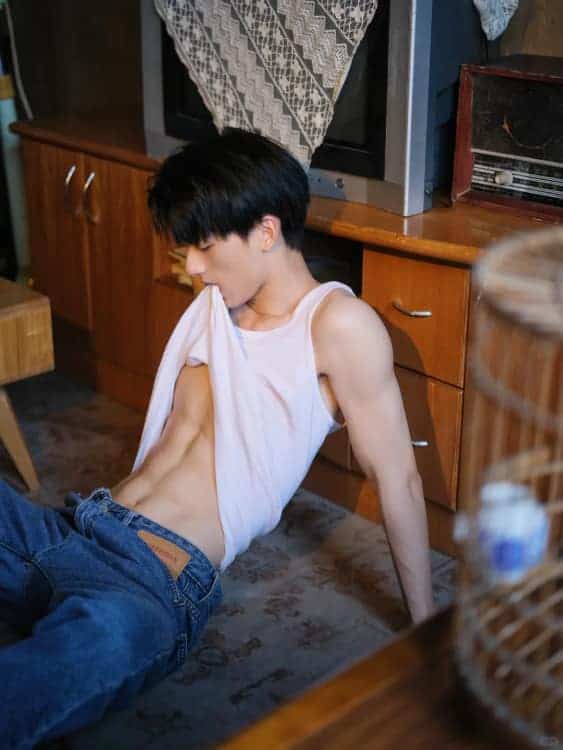 让人有聊天欲望的纯欲真人男生头像_7