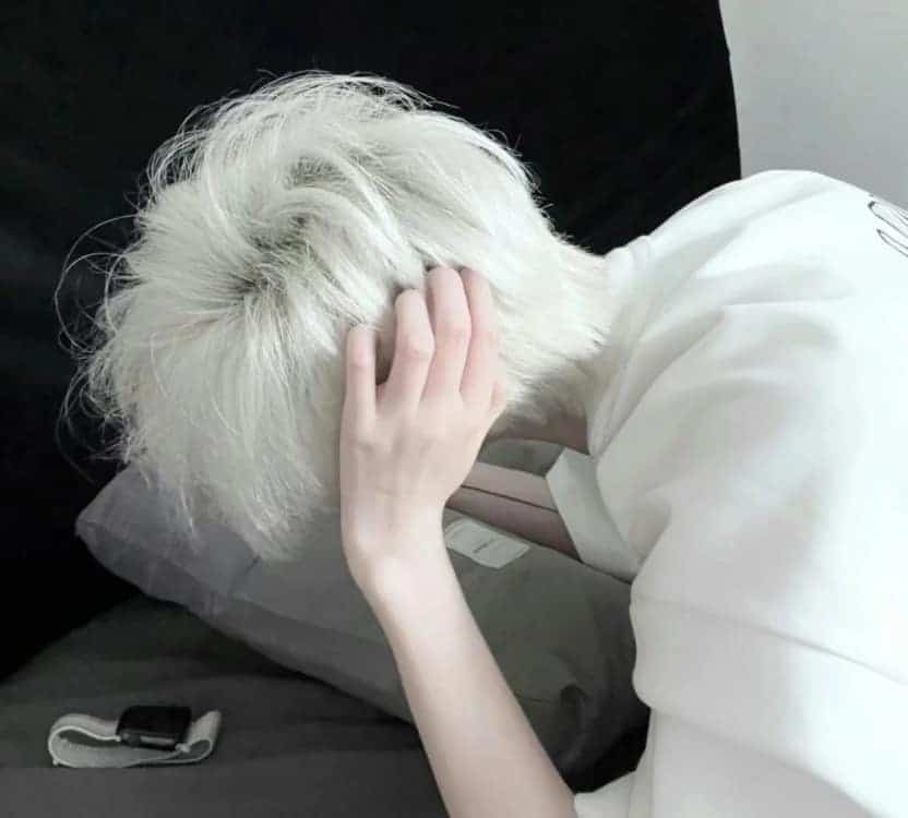 让人有聊天欲望的纯欲真人男生头像_21