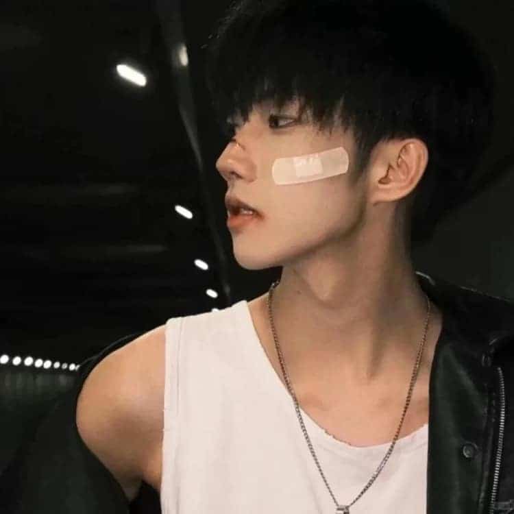 让人有聊天欲望的纯欲真人男生头像_24