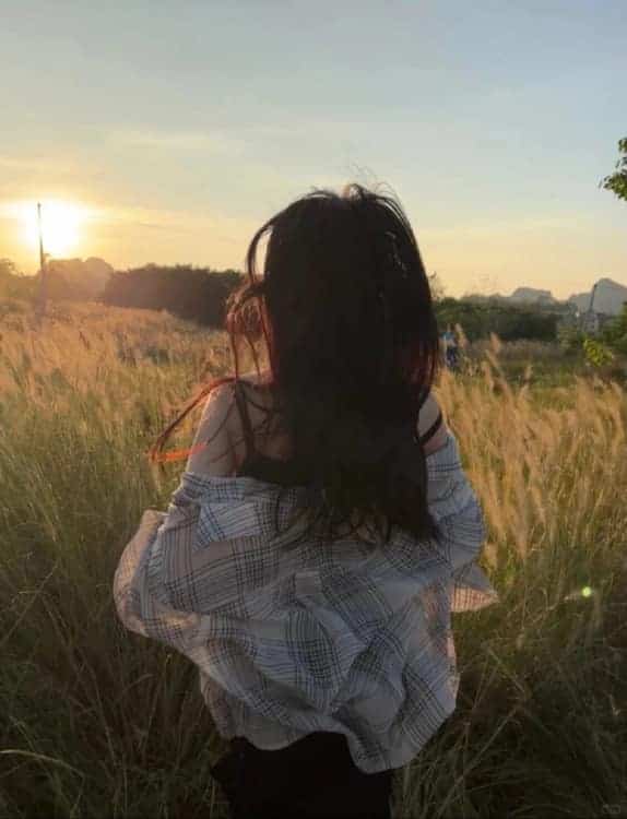 成熟韵味的30岁女人背影微信头像_4