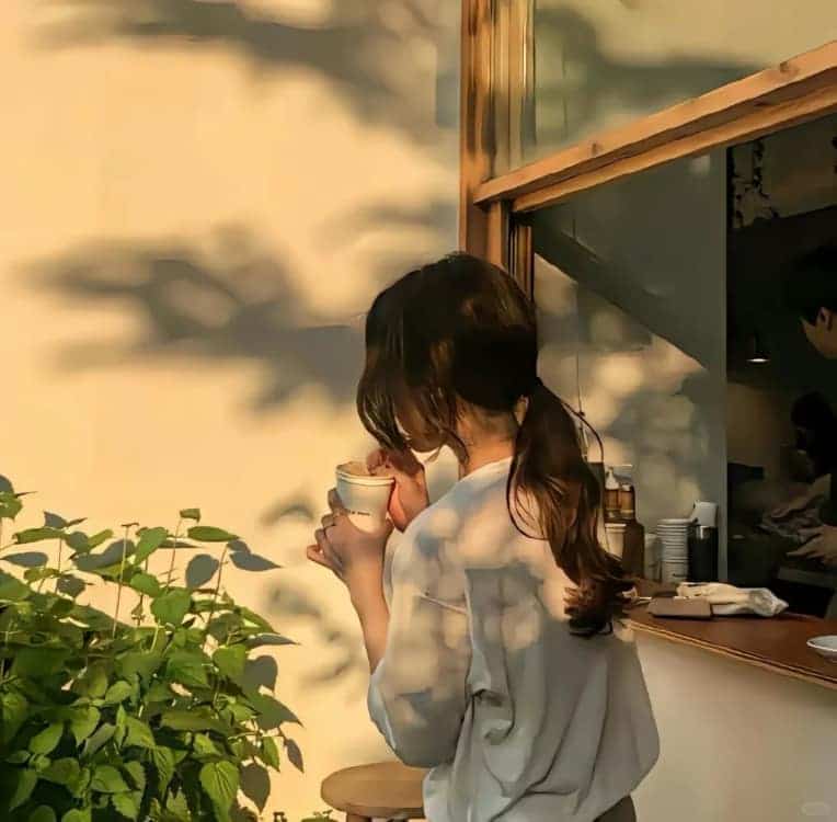 成熟韵味的30岁女人背影微信头像_6