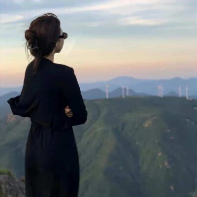 成熟韵味的30岁女人背影微信头像