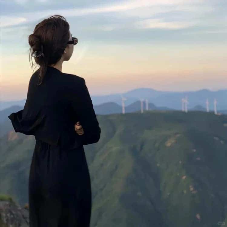 成熟韵味的30岁女人背影微信头像_21
