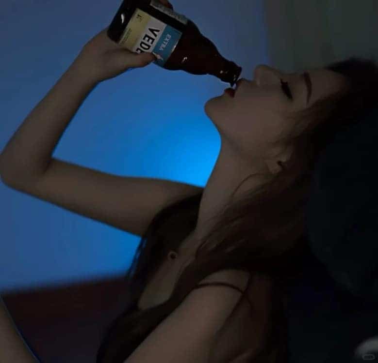 漂亮有气质感性成熟女生头像_19