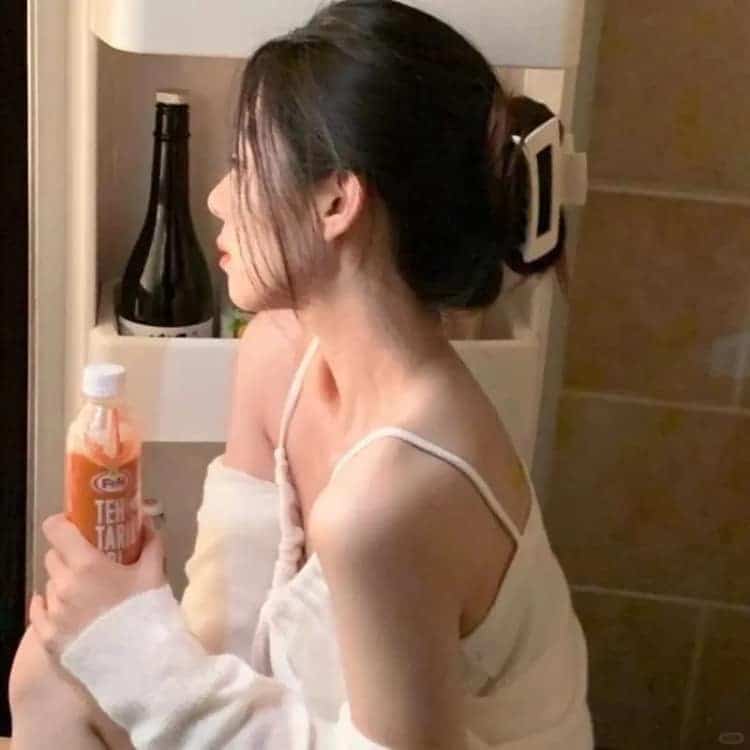 漂亮有气质感性成熟女生头像_21