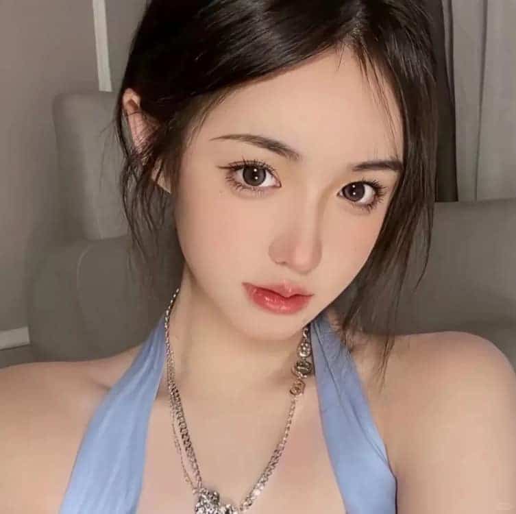 漂亮有气质感性成熟女生头像_24