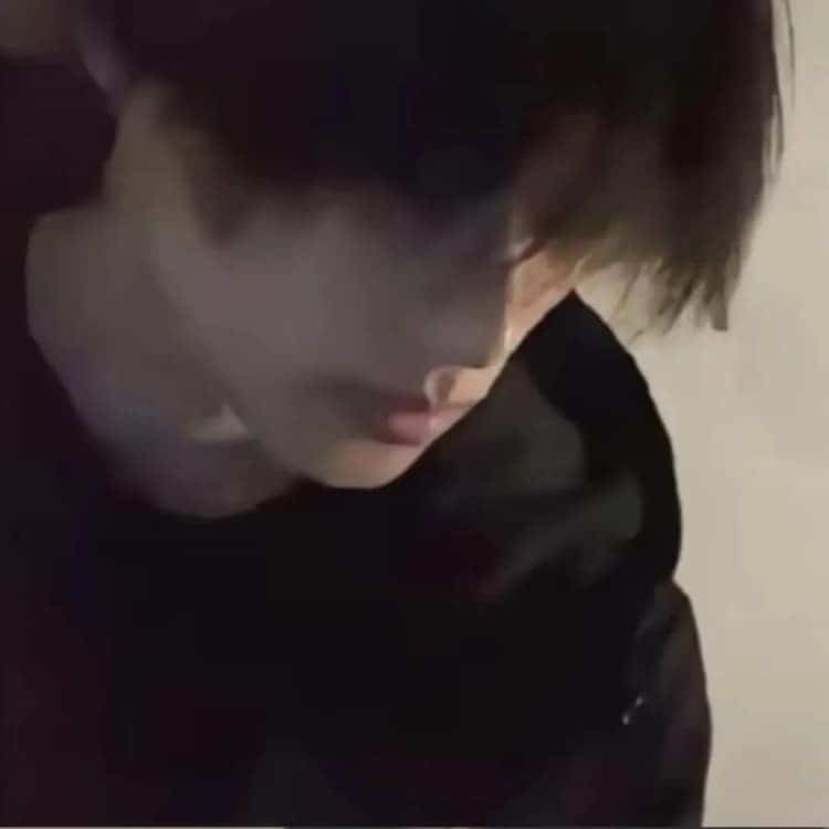 隐蔽低调不易被发现的真人男女情头_1