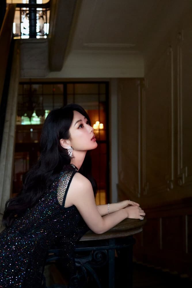 杨紫高定黑礼裙写真图片_3