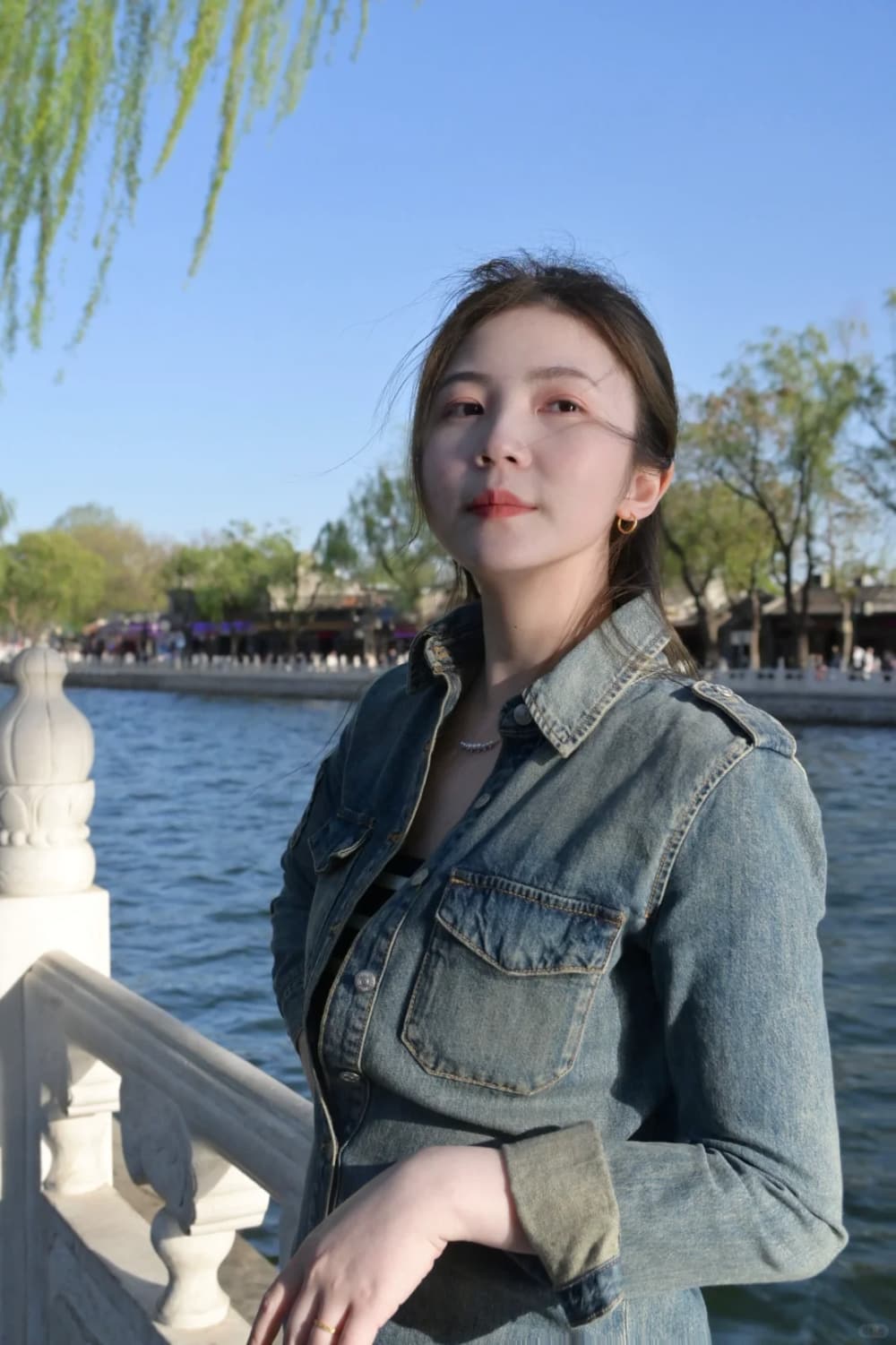 北京什刹海后海的美女自拍图片_2