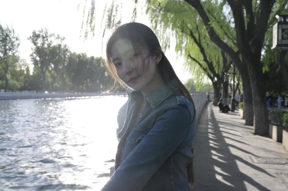 北京什刹海后海的美女自拍图片_3