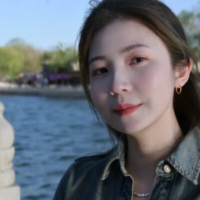 北京什刹海后海的美女自拍图片