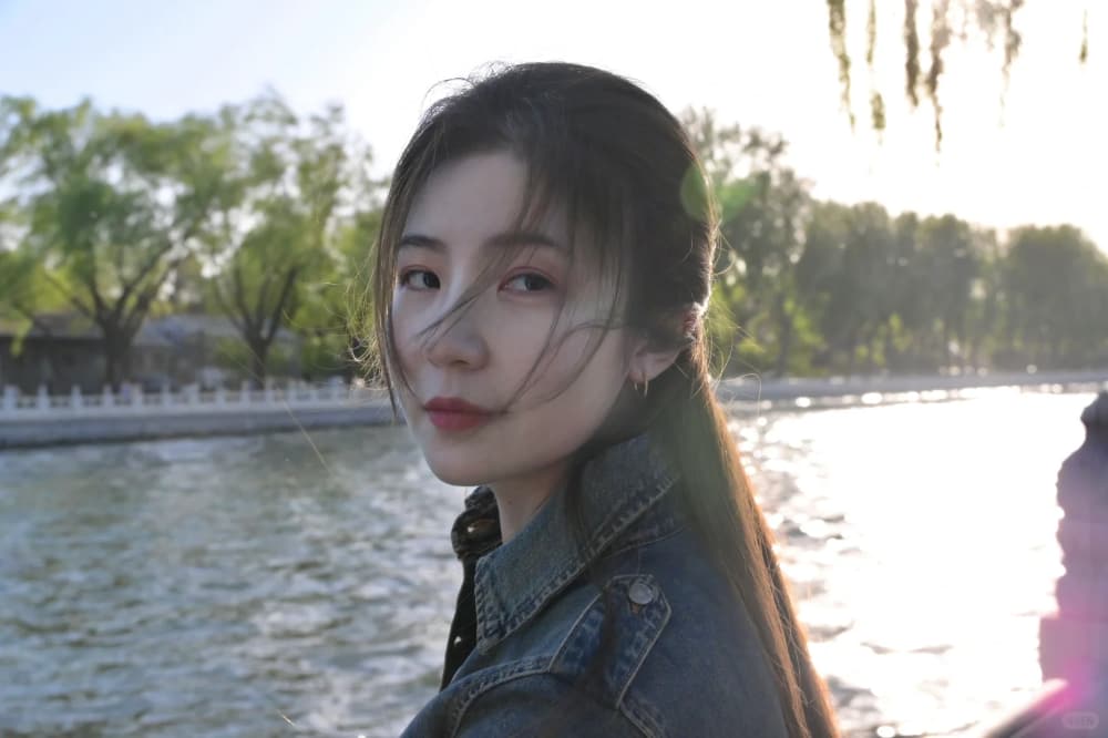 北京什刹海后海的美女自拍图片_6