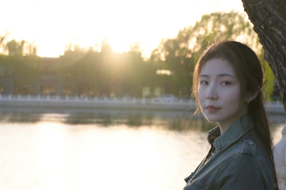 北京什刹海后海的美女自拍图片_8