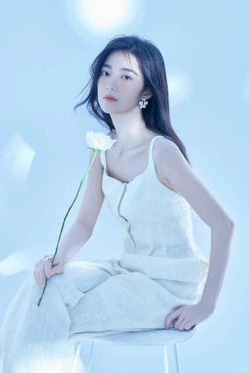 万鹏适合做头像的照片 白月光清冷气质长发女神头像_8