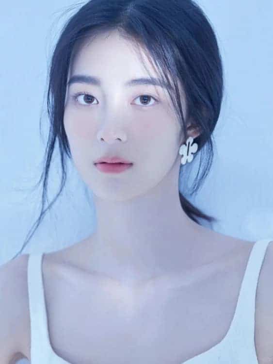 万鹏适合做头像的照片 白月光清冷气质长发女神头像_7
