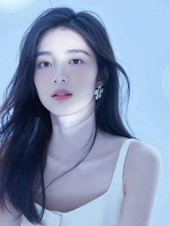 万鹏适合做头像的照片 白月光清冷气质长发女神头像_5
