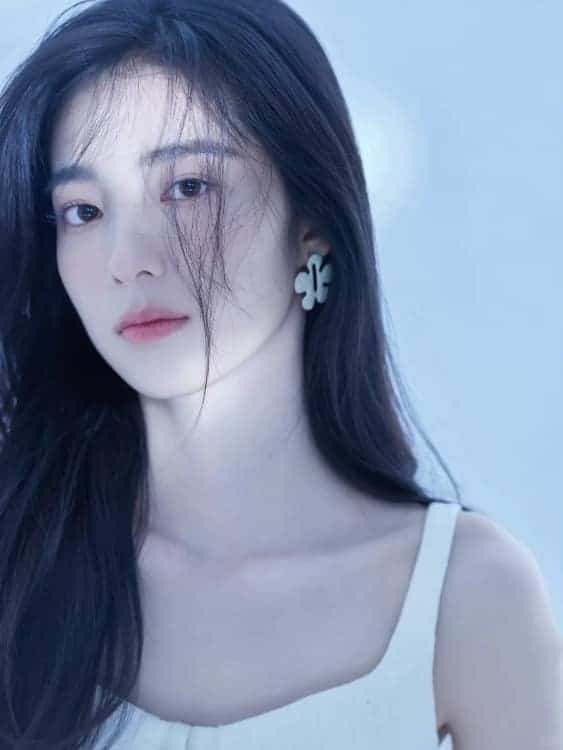 万鹏适合做头像的照片 白月光清冷气质长发女神头像_1
