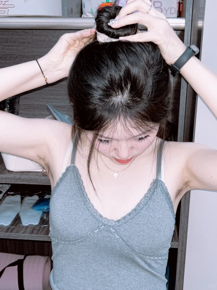 女人带毛的真人图片，女生真实腋毛图片_1