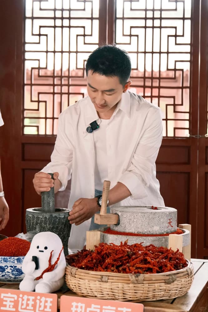 黄轩在天水制作麻辣烫图片_4