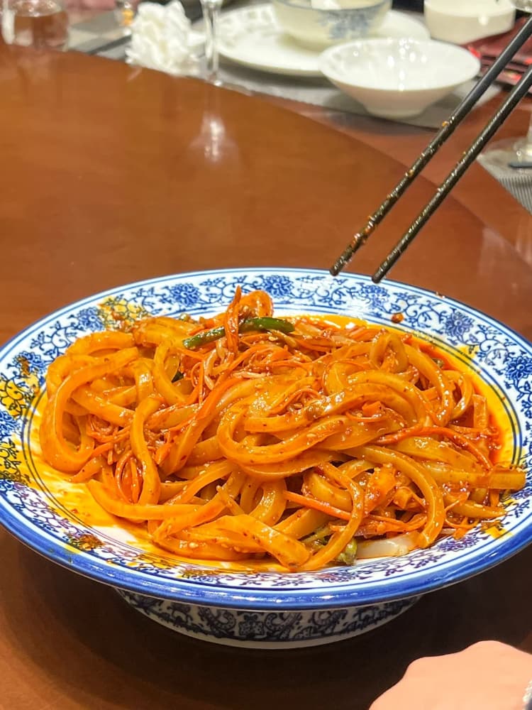 黄轩在天水制作麻辣烫图片_8