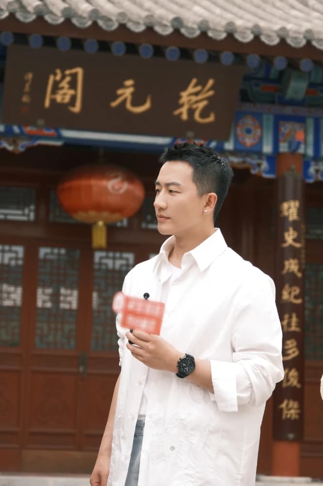 黄轩在天水制作麻辣烫图片_3