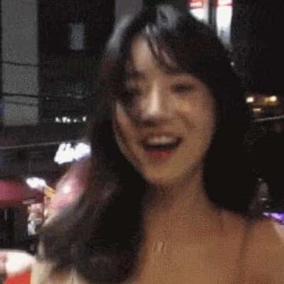 两只大兔子来回晃动的图片