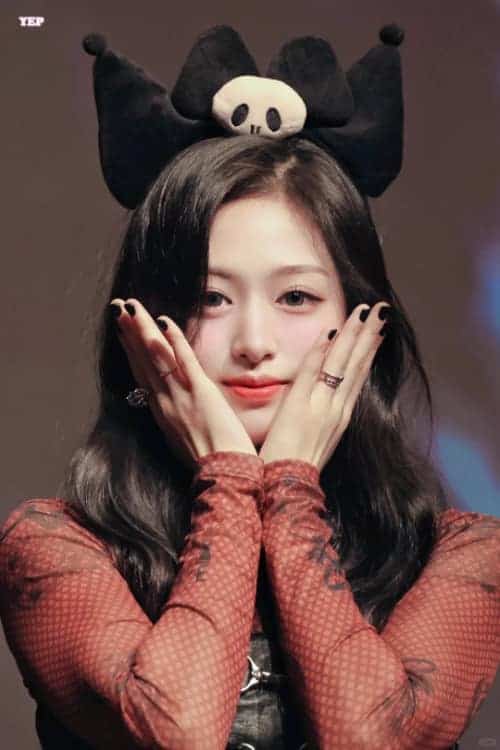 kpop圆脸女孩郑雅贤小众氛围感头像_1