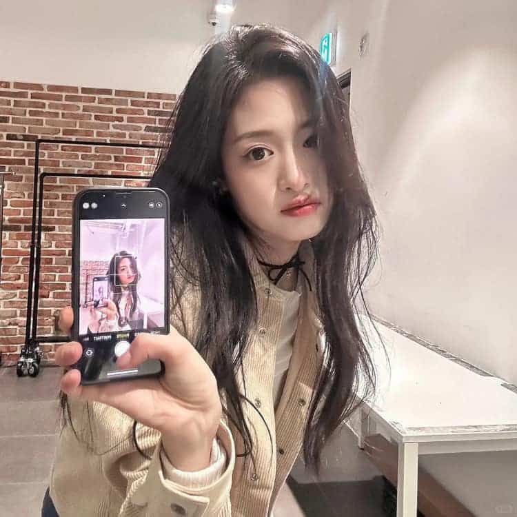 kpop圆脸女孩郑雅贤小众氛围感头像_17