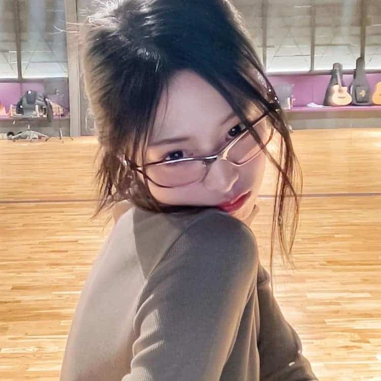 kpop圆脸女孩郑雅贤小众氛围感头像_24