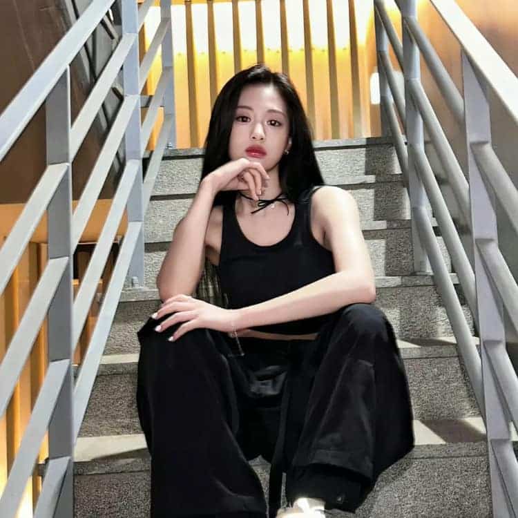 kpop圆脸女孩郑雅贤小众氛围感头像_29