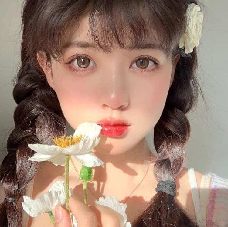 又甜又撩人的纯欲真人女生头像_2
