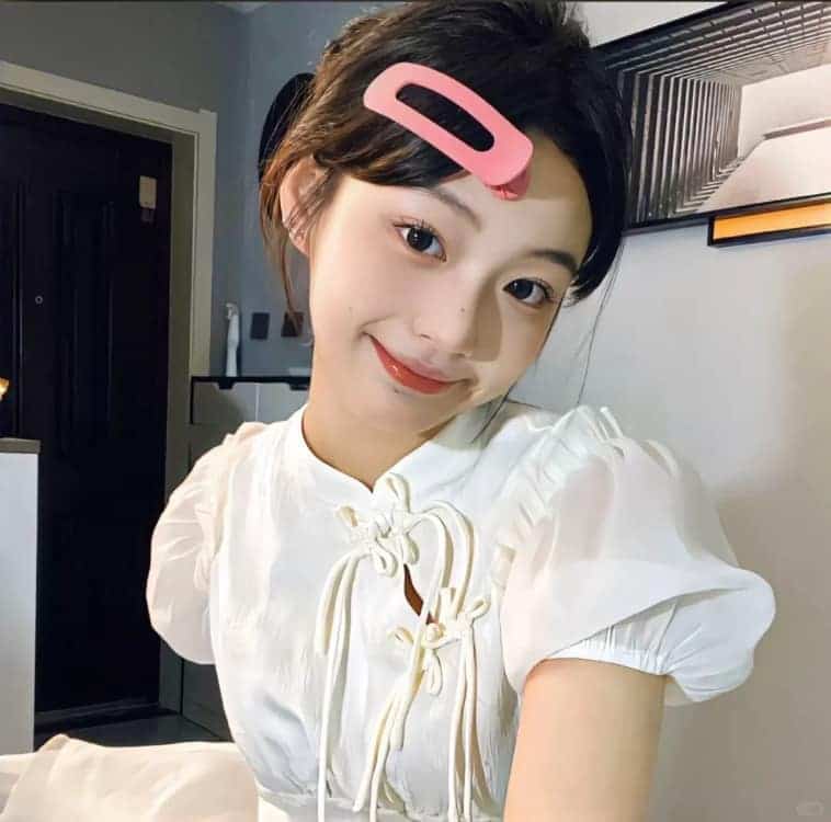 又甜又撩人的纯欲真人女生头像_12