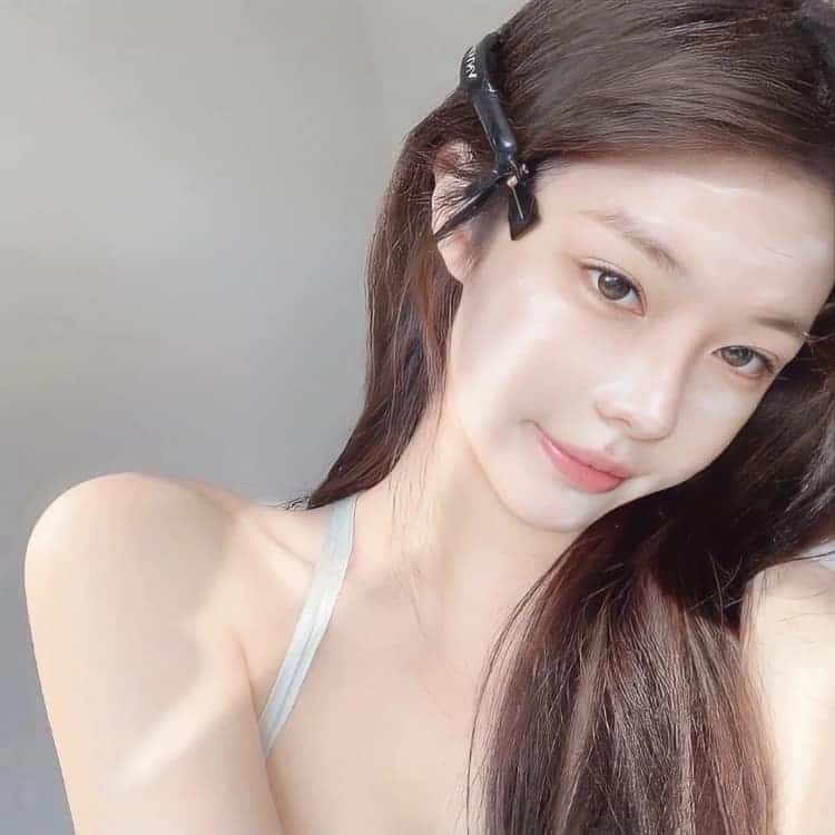 又甜又撩人的纯欲真人女生头像_29