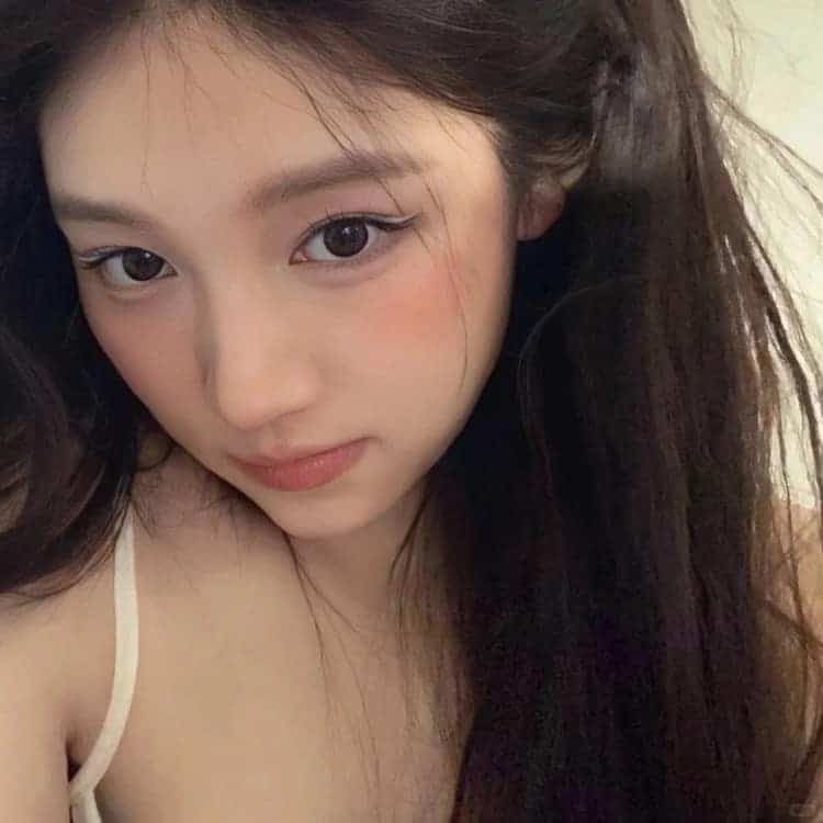 又甜又撩人的纯欲真人女生头像_32