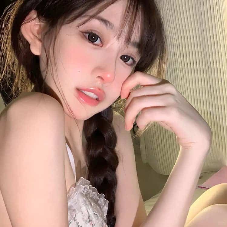 又甜又撩人的纯欲真人女生头像_33