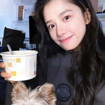 女明星张婧仪氛围感复古头像图