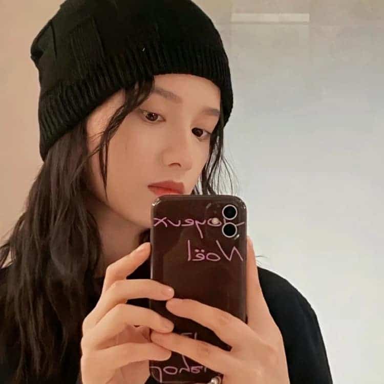 女明星张婧仪氛围感复古头像图_2