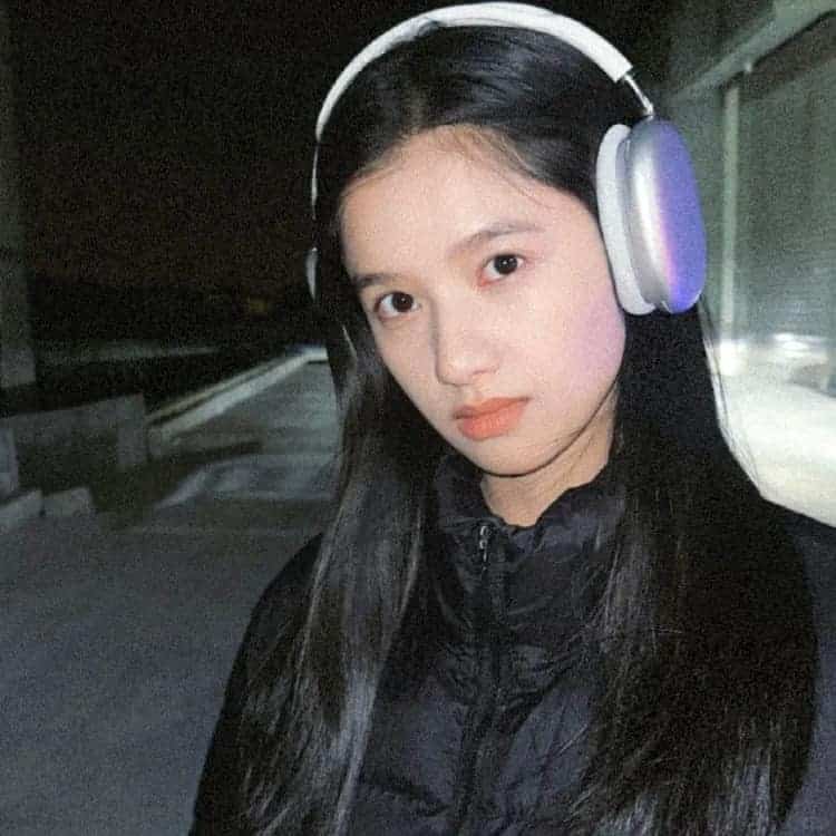 女明星张婧仪氛围感复古头像图_6
